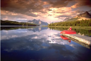 Maligne valley sightseeing and boat cruise