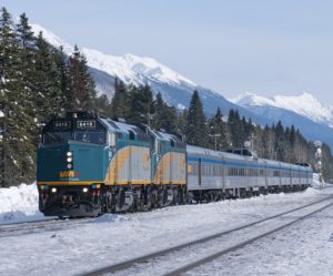 train small banner montains